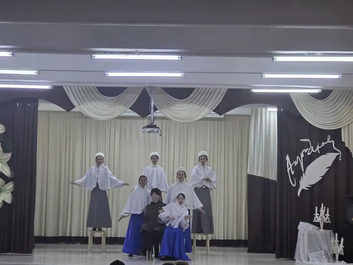 Сцены спектакля